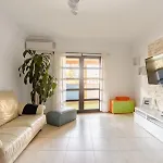 Casa Krisma, Fabulous Modern Spacious 2 Bedrooms Apartment, Remote Work, Fast Wifi, Parking And Ac Appartamento