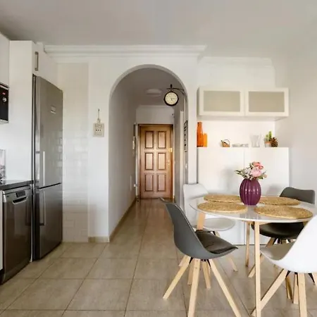 Casa Krisma, Fabulous Modern Spacious 2 Bedrooms Apartment, Remote Work, Fast Wifi, Parking&ac