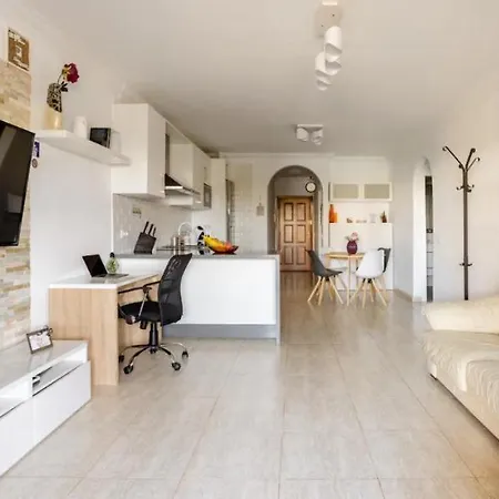 Casa Krisma, Fabulous Modern Spacious 2 Bedrooms Apartment, Remote Work, Fast Wifi, Parking And Ac Daire Costa Adeje
